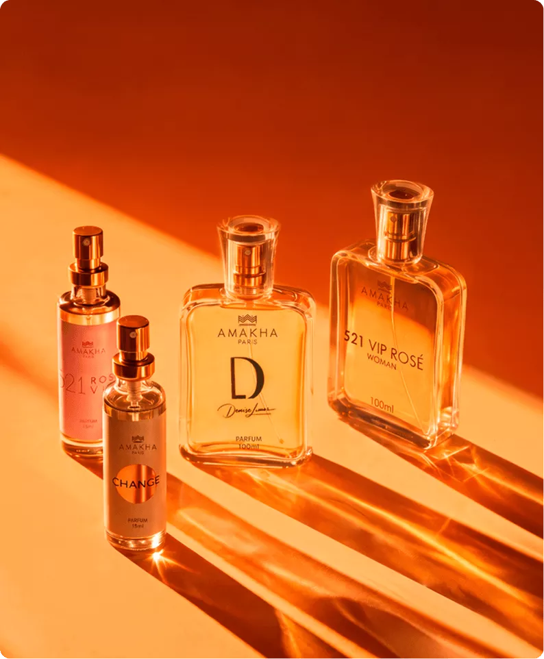 Perfumes Amakha Paris 521 VIP Rosé, Change e Denise Lemos iluminados por luz alaranjada do pôr do sol