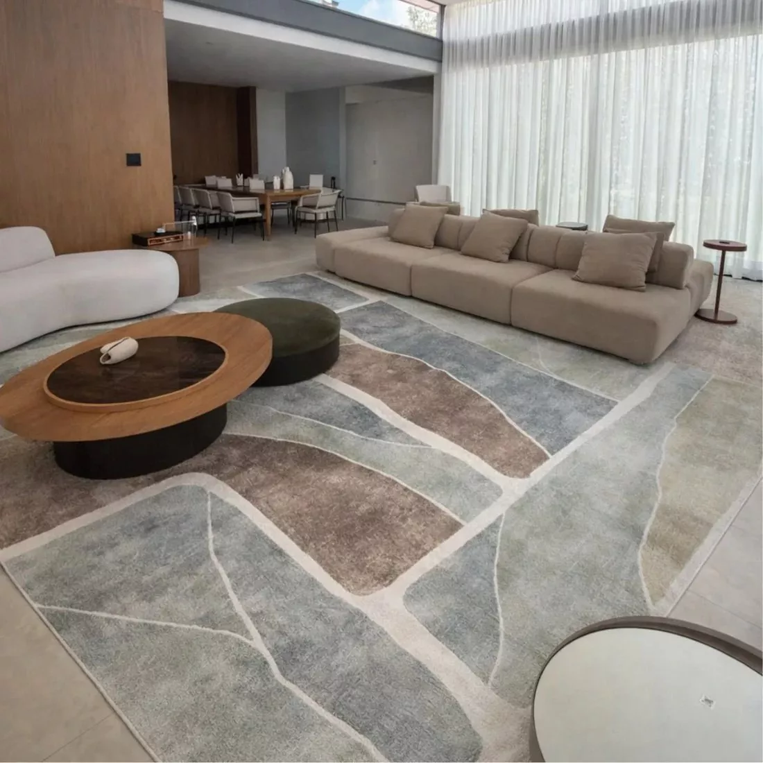 Sala de estar decorada com tapete Caleo Home