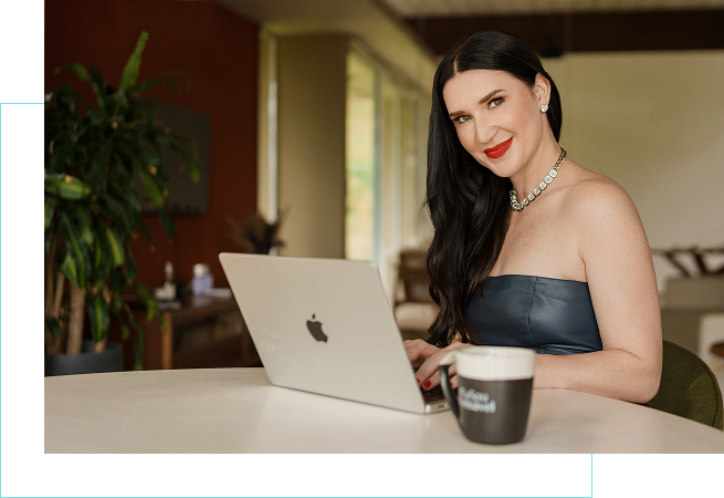 Mulher usando notebook